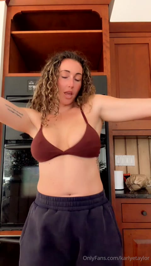 Karlyetaylor clip
