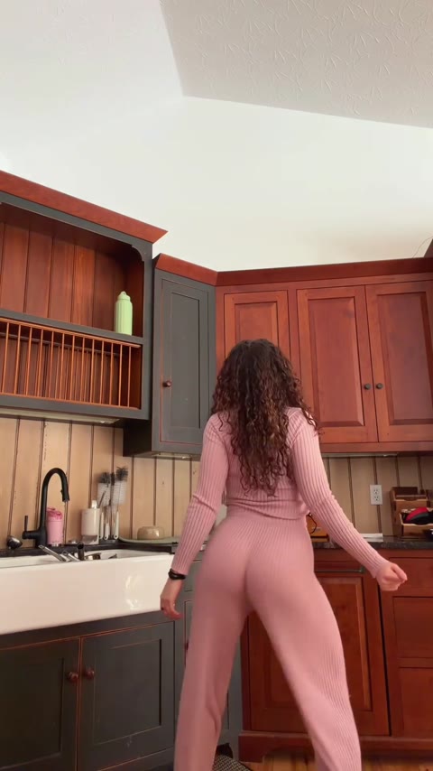 Karlyetaylor clip