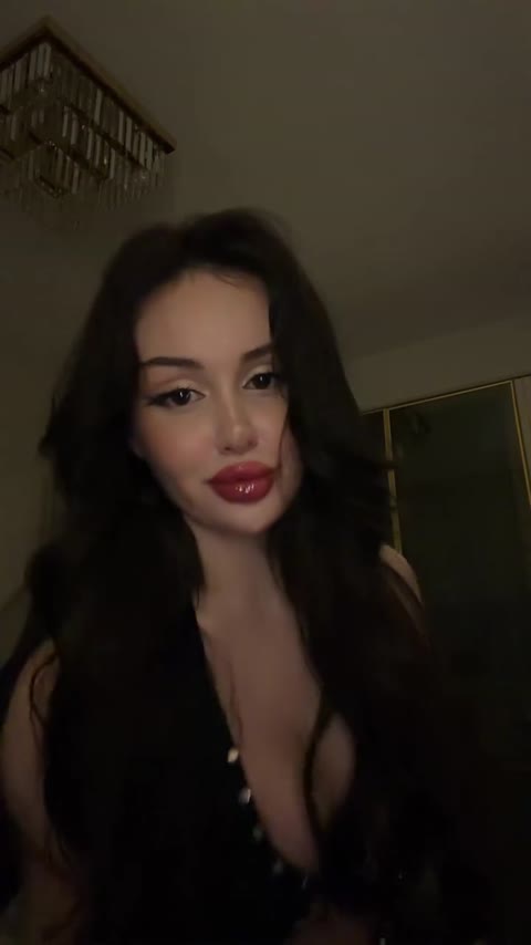 Laydatrkstnilaydaaust Clip #9NfRh8