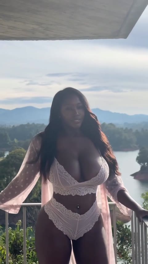 Ellietheempress clip