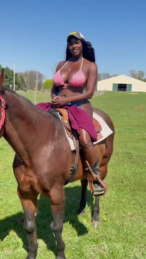 Ellietheempress Clip #3VC93X